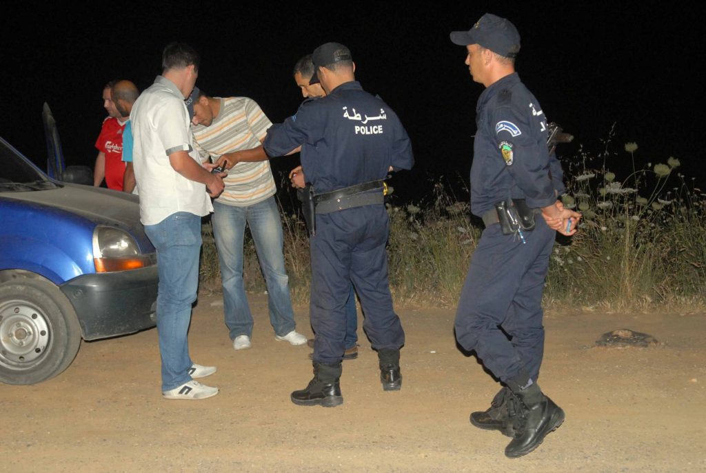 حجز رطل من الكيف المعالج و 10 ملايين سنتيم و مركبة سياحية كانت تستعمل لتمويه نشاطه غير المشروع بحي ” الباز ” سطيف