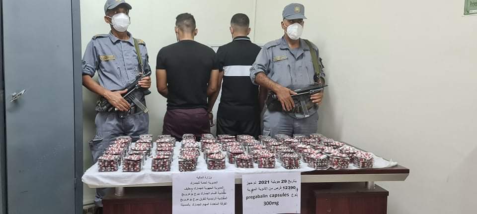 إحباط عملية تهريب، لـ 12390 قرص من الحبوب المهلوسة من نوع بريغابالين 300 مغ، كانت مخبأة بإحكام داخل تجاويف سيارة سياحية من نوع بيجو 308