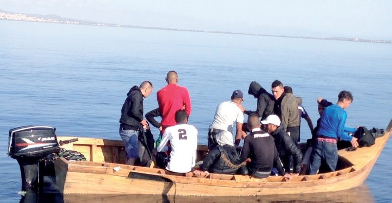 وهران: الإطاحة بشبكة إجرامية لتنظيم رحلات “الحرقة”