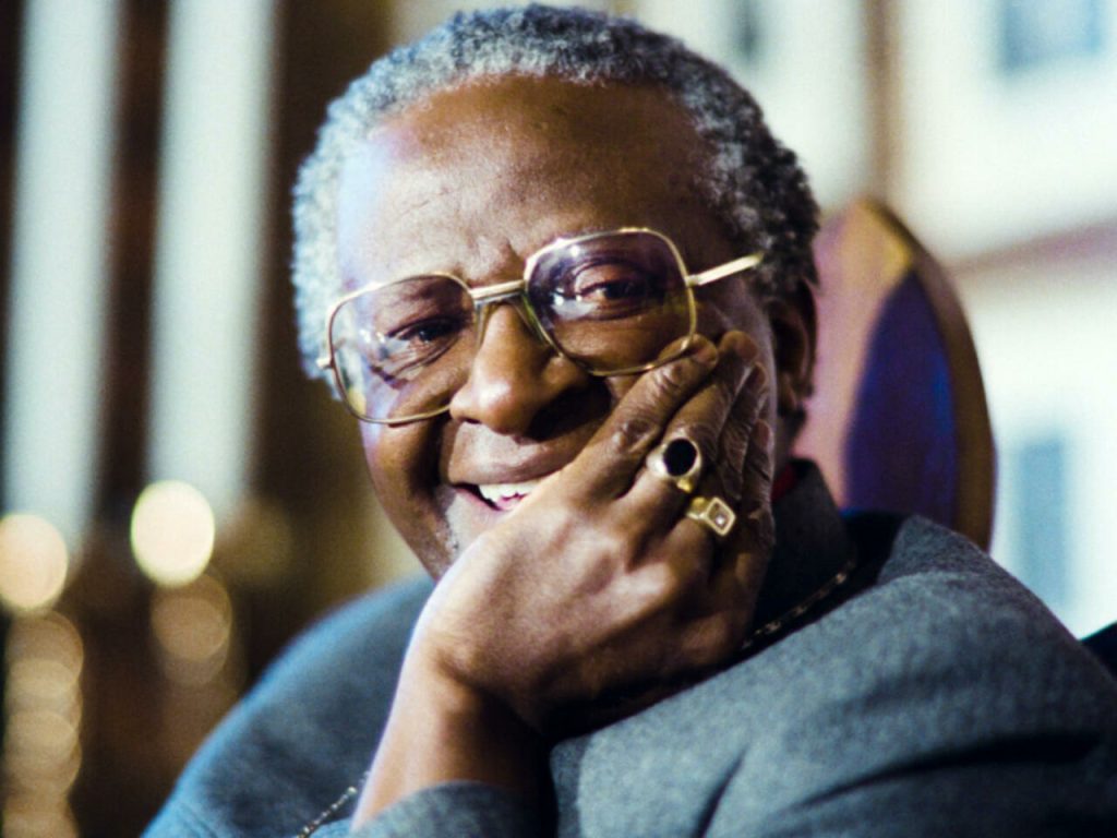 وفاة ديزموند توتو مؤسس “صوت السود ضد العنصرية”